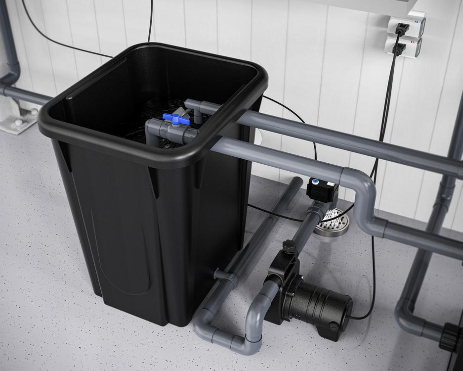 Reservoir with valves and water-level sensor for automated draining